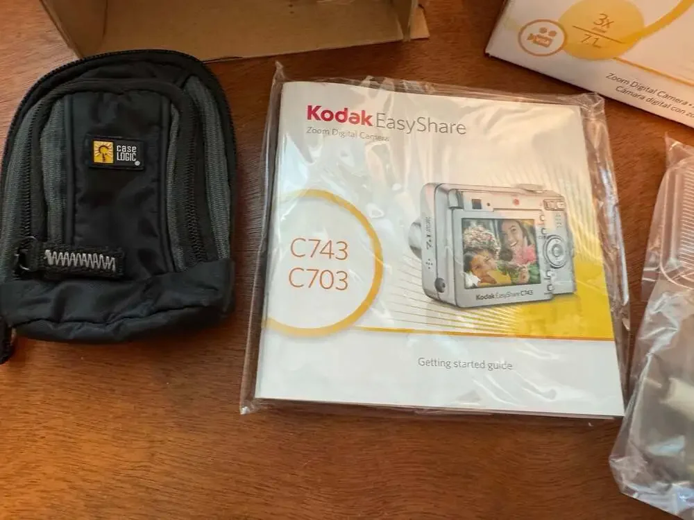New Kodak EasyShare C743 7.1MP Zoom Digital Camera in Original Box with Accessor